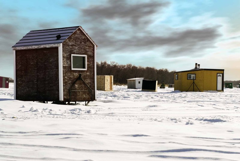 Canada - ice fishing live game